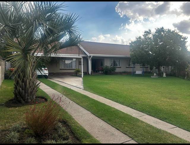 4 BEDROOM HOUSE FOR SALE IN FLORAPARK